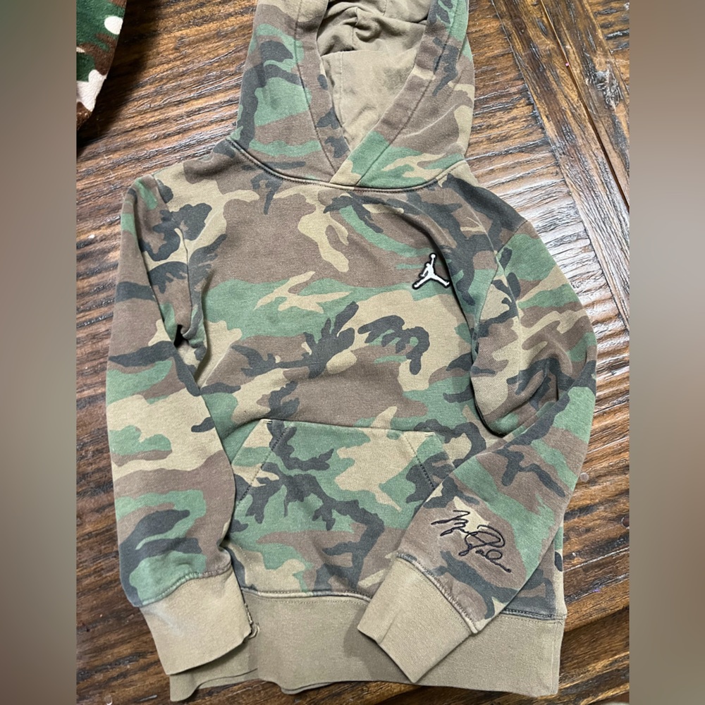 Jordan camo sweat shirt
